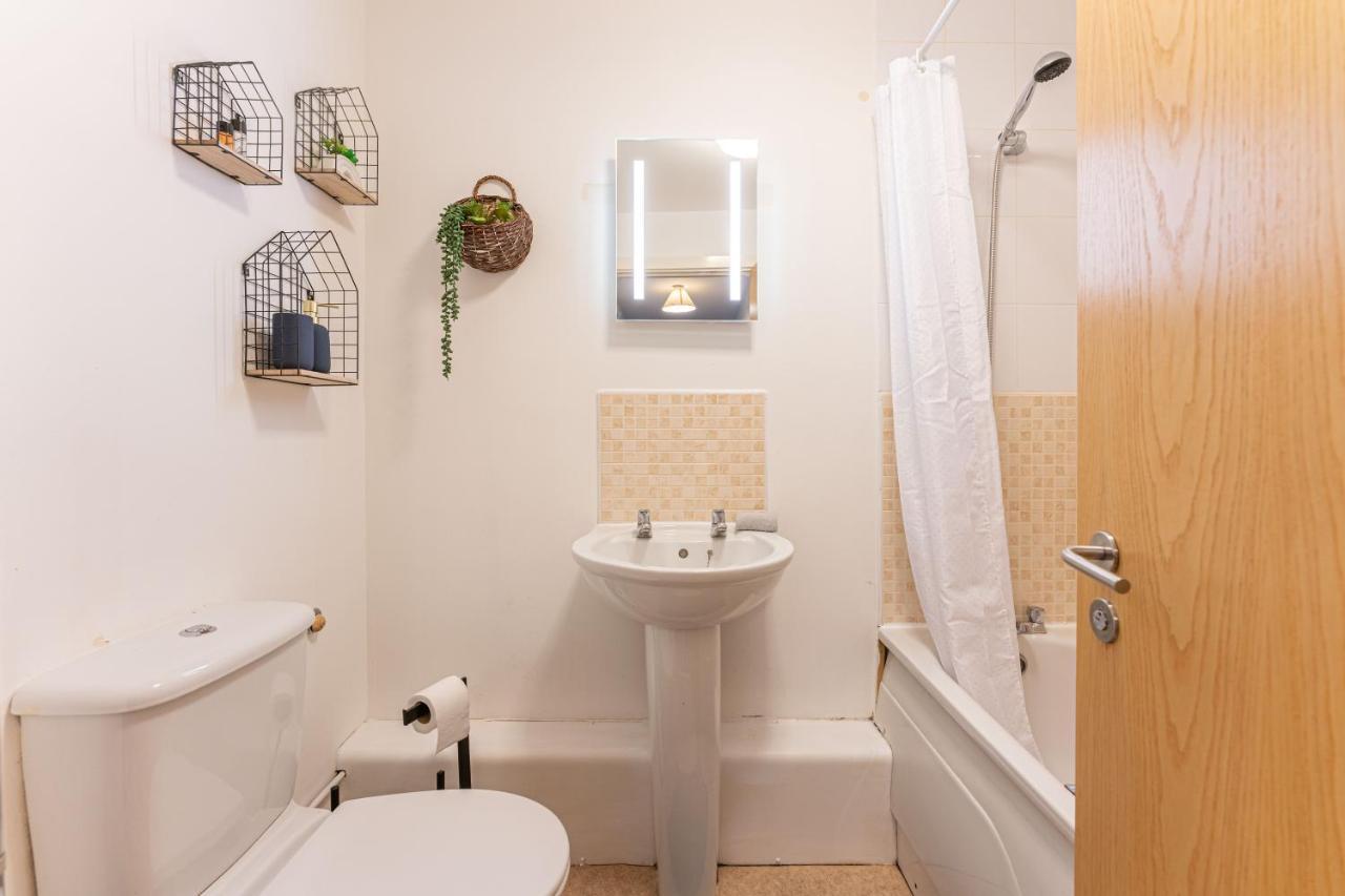 Centre Flat: Accessible Family Haven With Free Parking Apartment Coventry